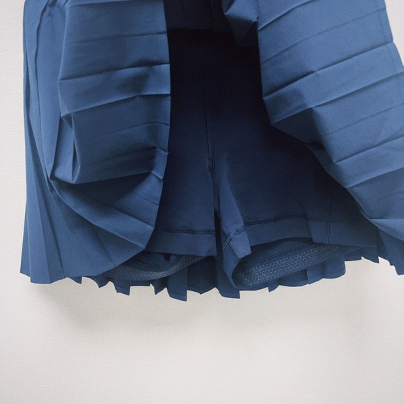 Lululemon navy tennis skirt sz 6 - Picture 3 of 3